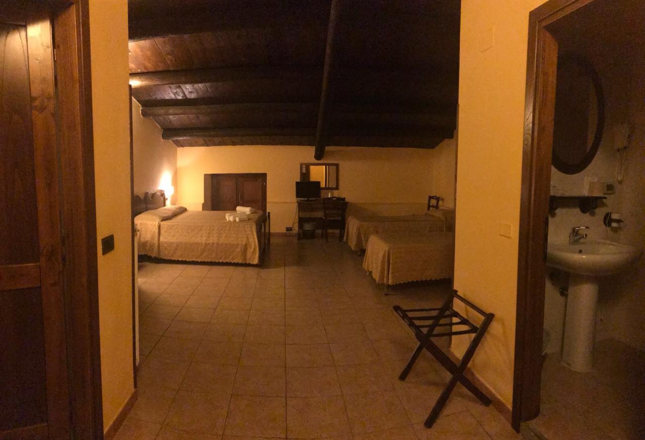 Отель La Locanda Di San Francesco Виджанелло Экстерьер фото