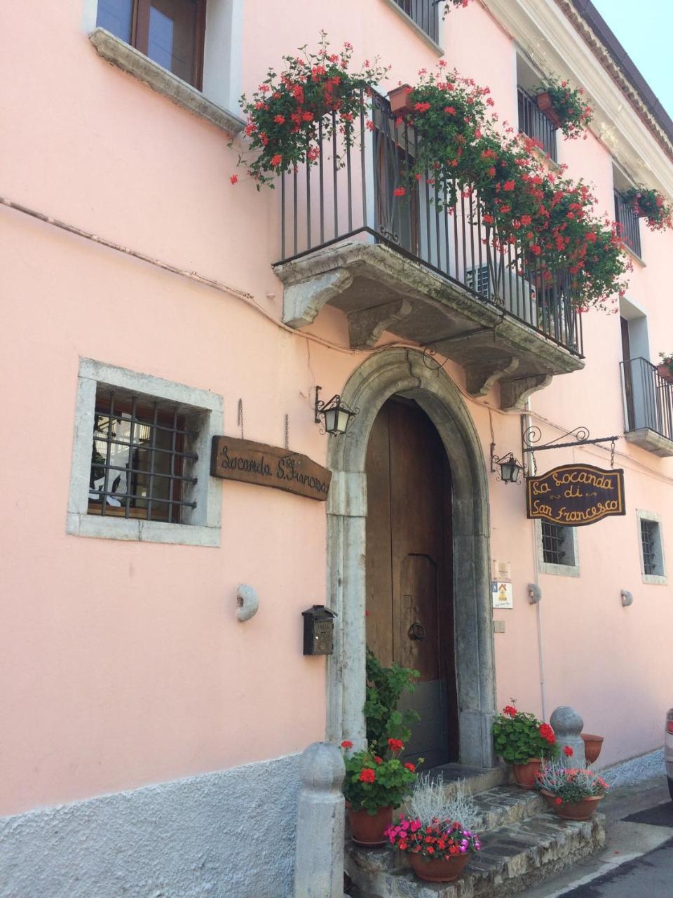Отель La Locanda Di San Francesco Виджанелло Экстерьер фото