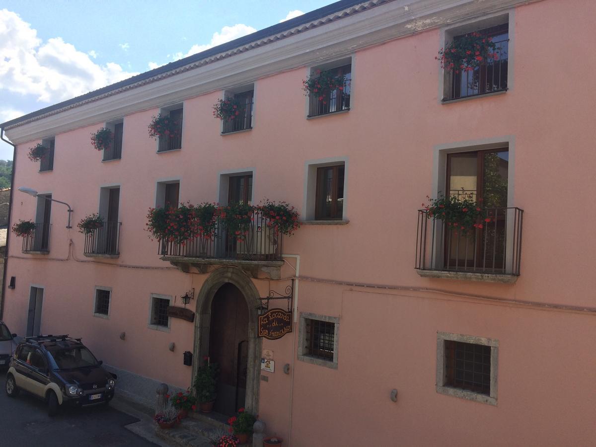 Отель La Locanda Di San Francesco Виджанелло Экстерьер фото