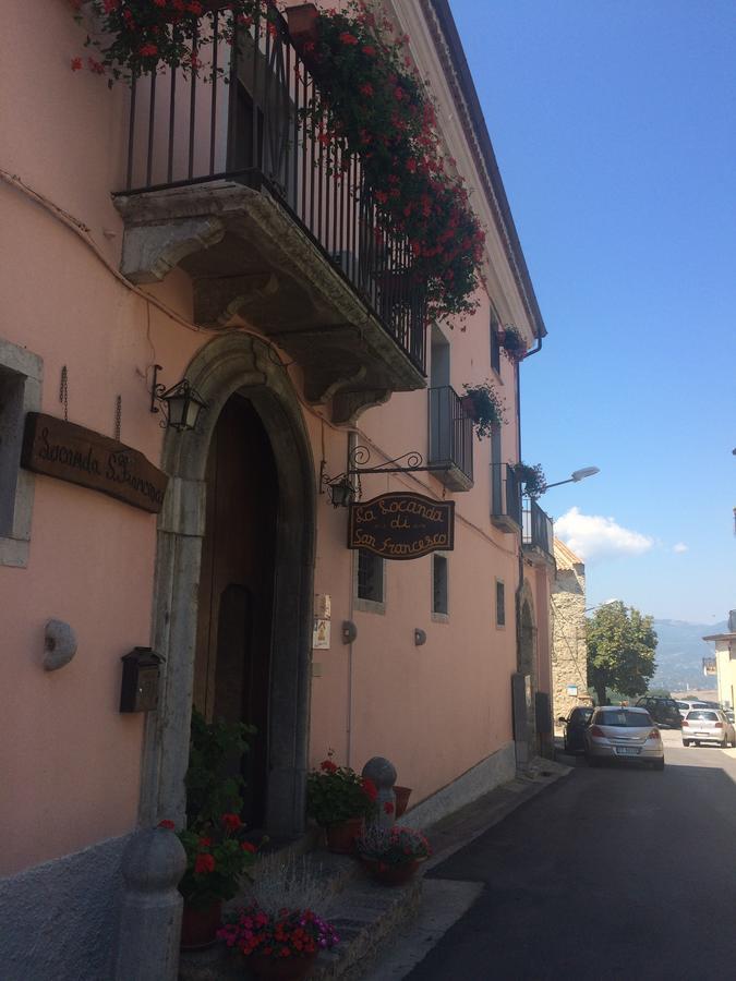 Отель La Locanda Di San Francesco Виджанелло Экстерьер фото